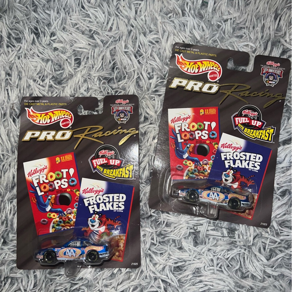 2 Hot Wheels Pro Racing Cars Kellogg's 50th edition